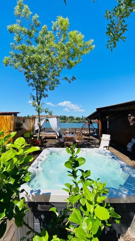 Дома для отпуска Vintage Chalet with private Jacuzzi and Sun bed Улцинь-37